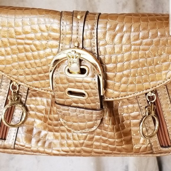 Kathy Van Zeeland Gold Shoulder Bag with KVZ Keychain Charm Heart Key Ring - Picture 7 of 16